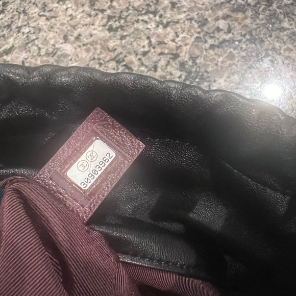 CHANEL Bag, black and gold chain. AUTHENTIC! - Picture 4 of 9